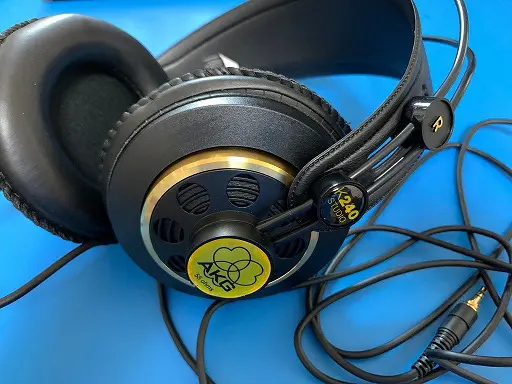 ヘッドホン 汗でベタベタするのでイヤーパッド DIY 交換 (AKG K240 Studio)
