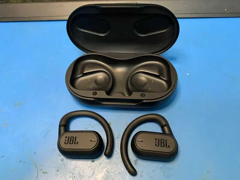 JBL SOUNDGEAR SENSE レビュー ヘッドホンとヘッドセットの不満を