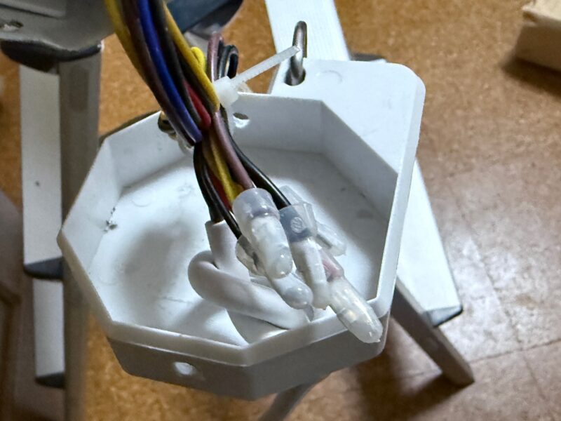 電動スクリーン