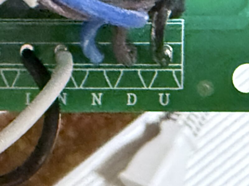 電源線
