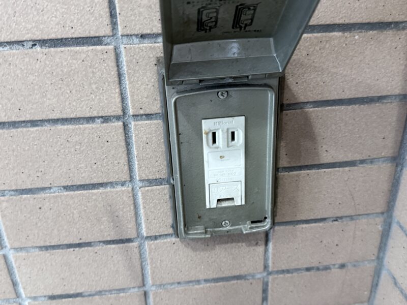 プロジェクター コンセント