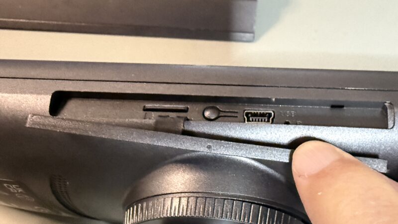  AUTO-VOX T11　SDスロット