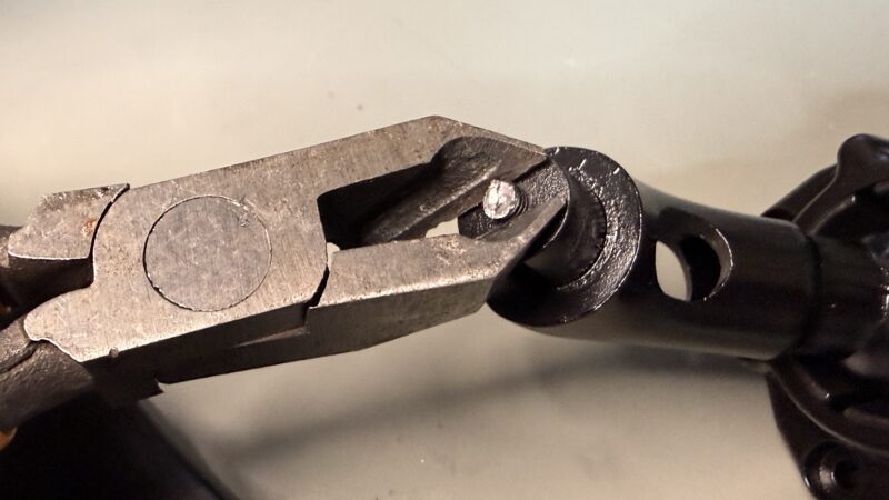 MRKIT-14　ビスを抜く